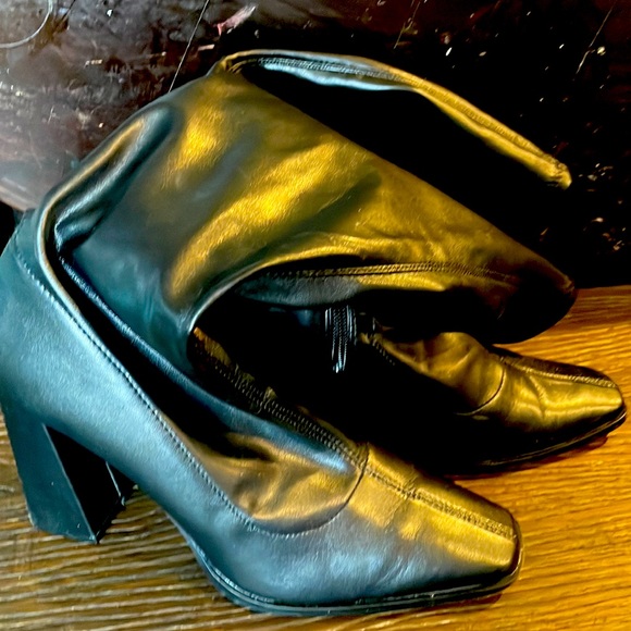 Knee high leather chunky boots - Picture 1 of 2